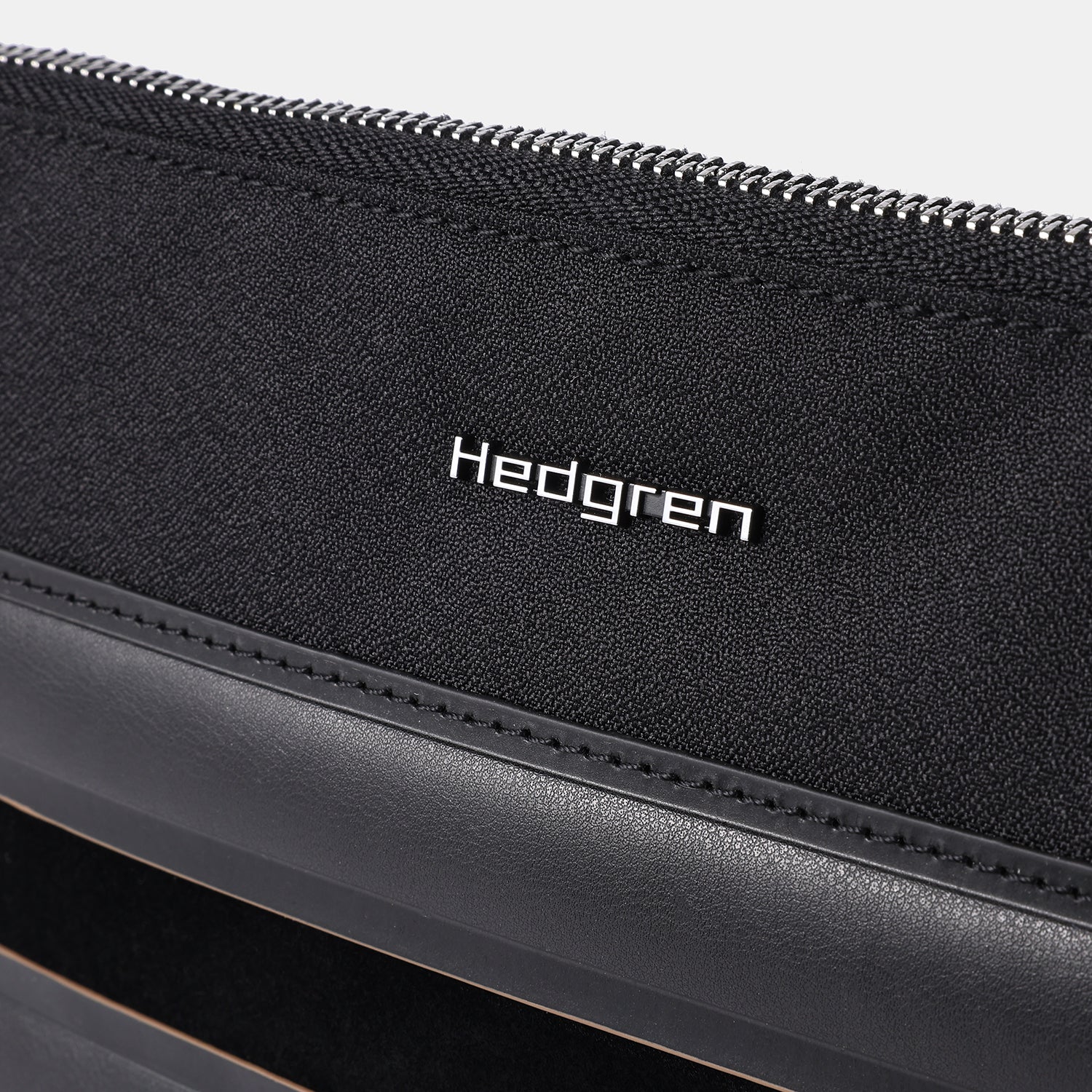 BONBON L | Halfmoon Crossbody L + RFID - Image 4