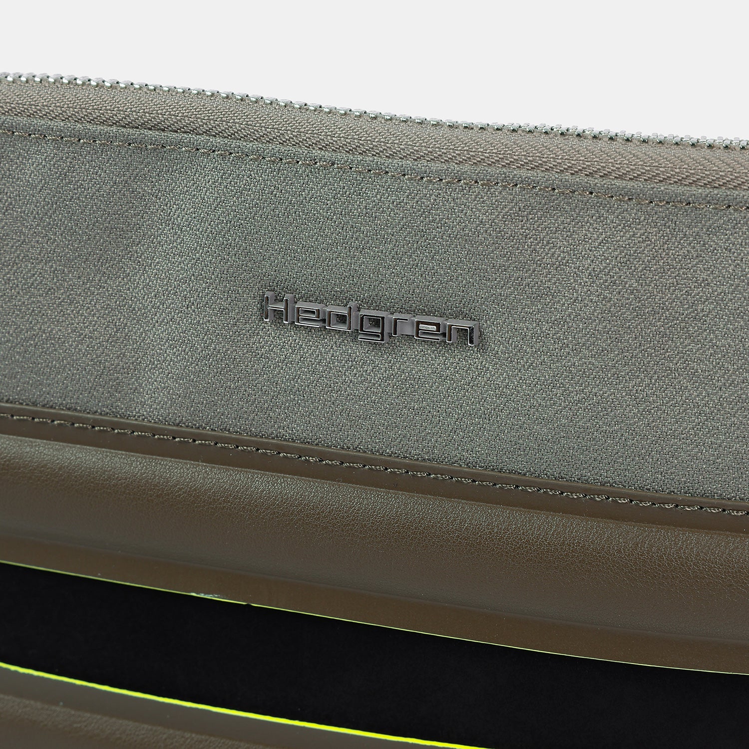 BONBON L | Halfmoon Crossbody L + RFID - Image 4