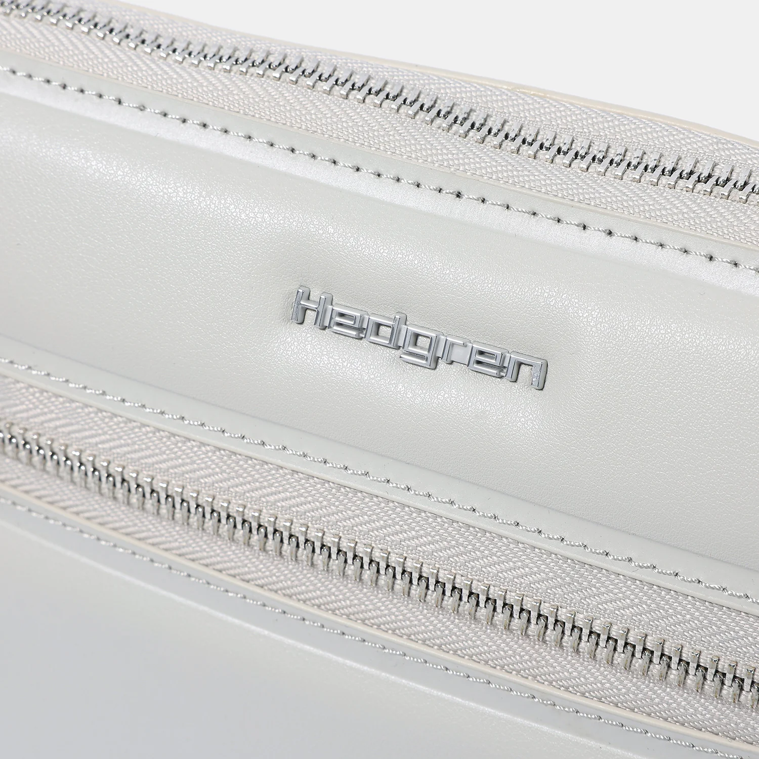 BONBON M + | Halfmoon Crossbody M + RFID - Image 4