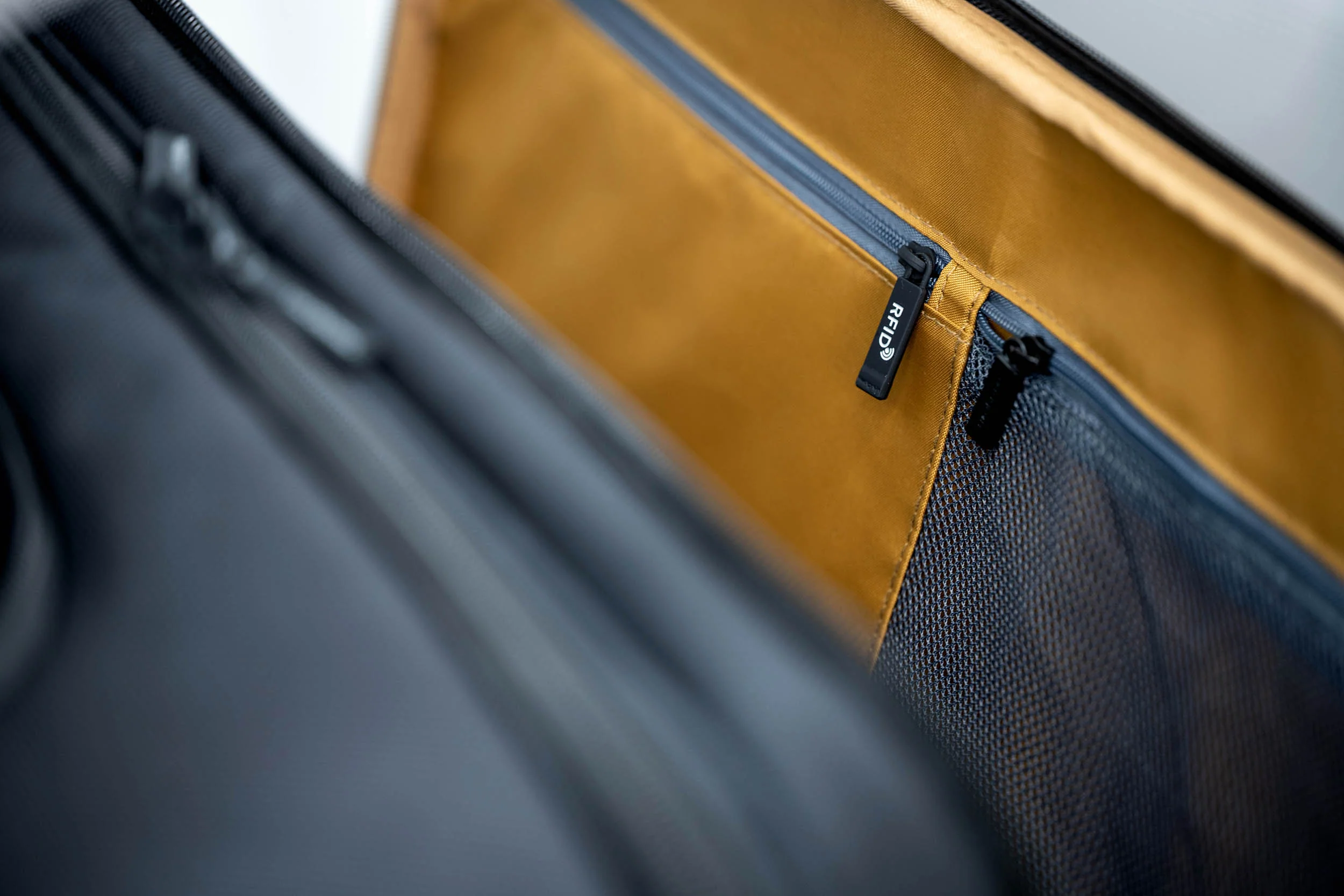 CARD | Laptop bag with wheels 15.6" + RFID - Image 4
