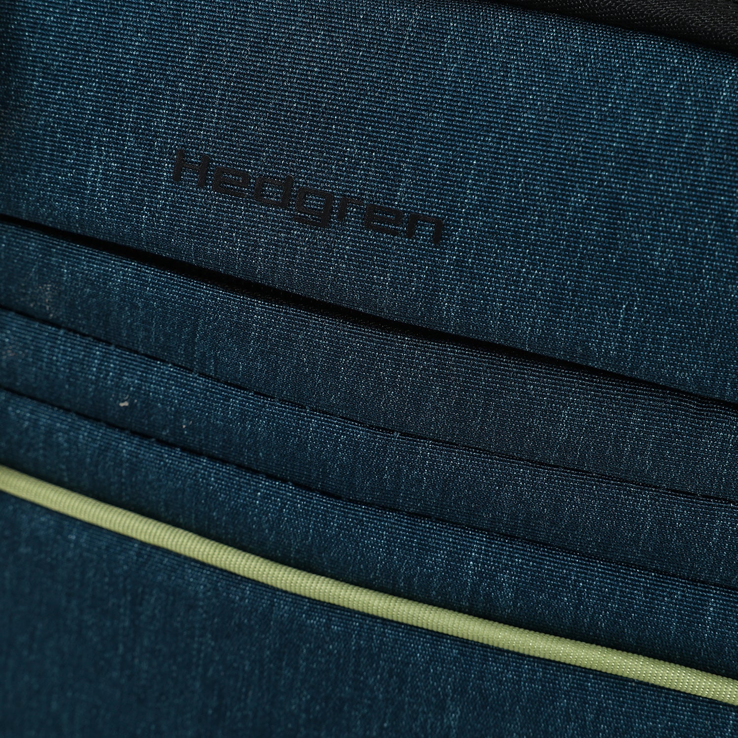CONTOUR | Vertical Crossbody 8.3" - Image 6