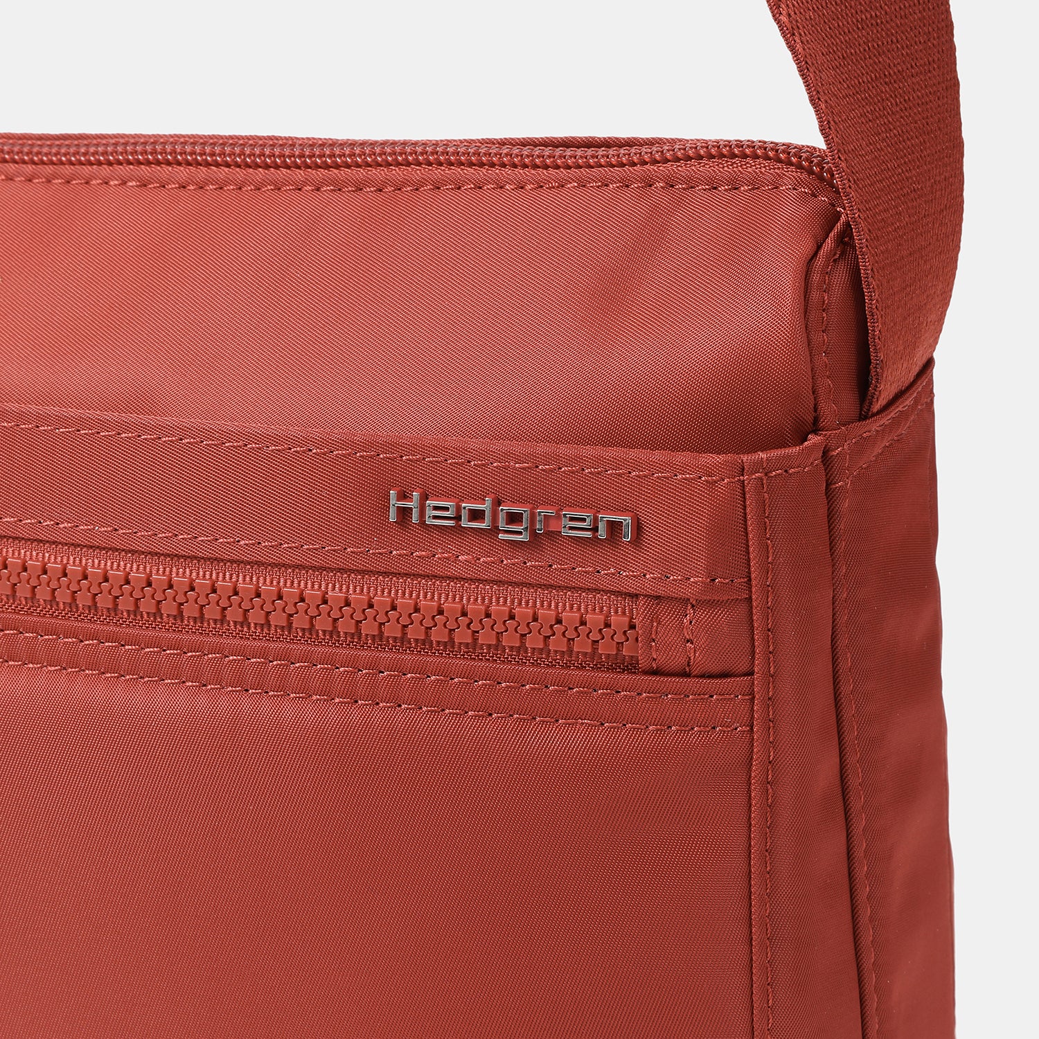 EYE Medium | Crossbody M + RFID | 100% Recycled RPET - Image 4