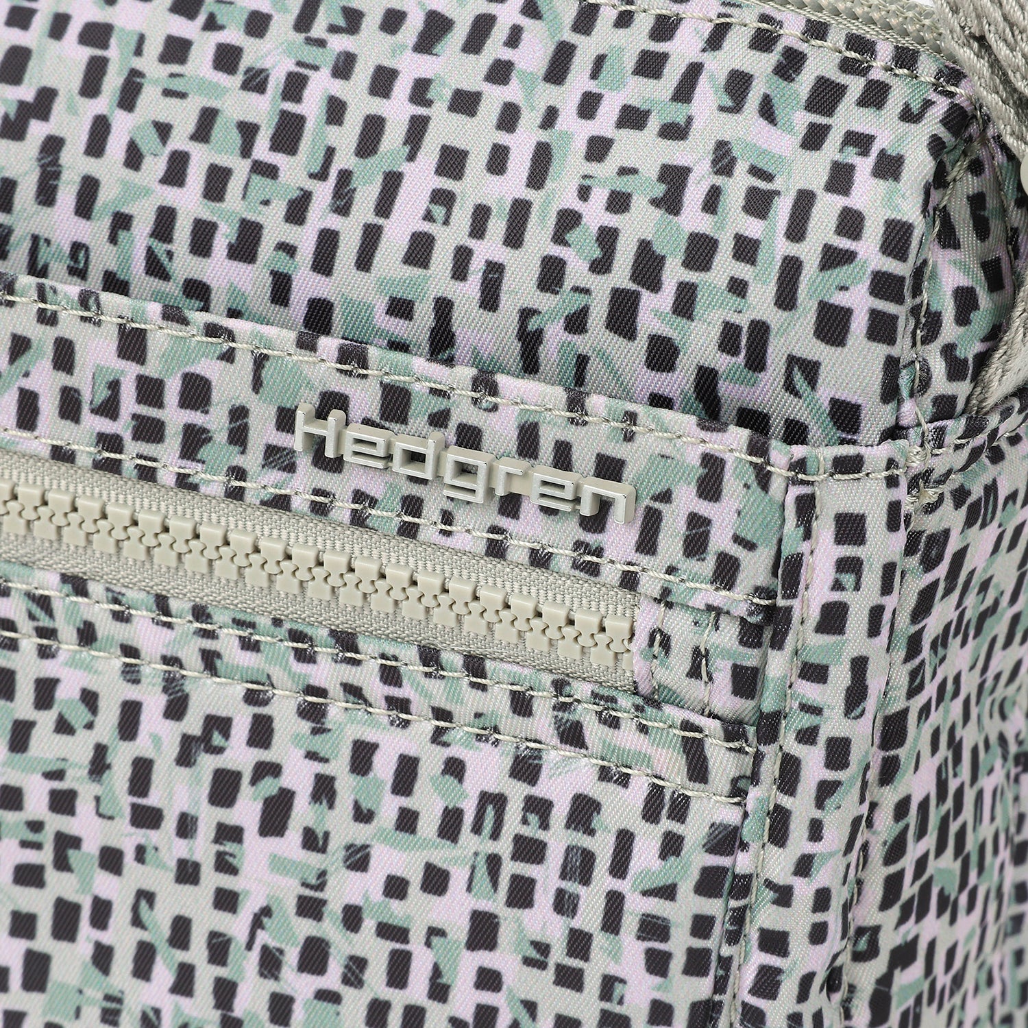 EYE Medium | Crossbody M + RFID | 100% Recycled RPET - Image 4
