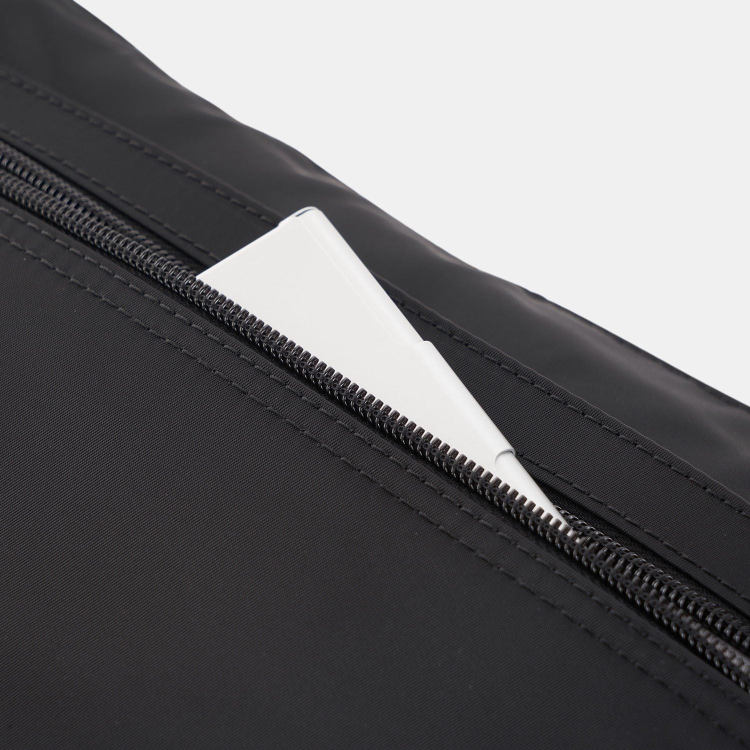 EYE Medium | Crossbody M + RFID - Image 12