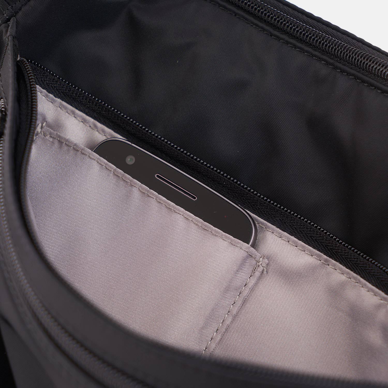EYE Medium | Crossbody M + RFID - Image 14