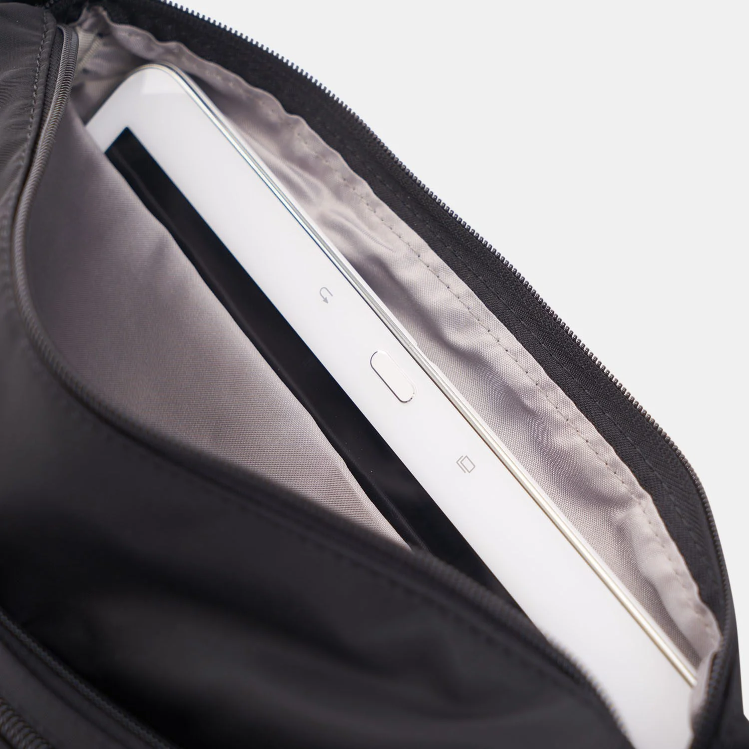 EYE Medium | Crossbody M + RFID - Image 15
