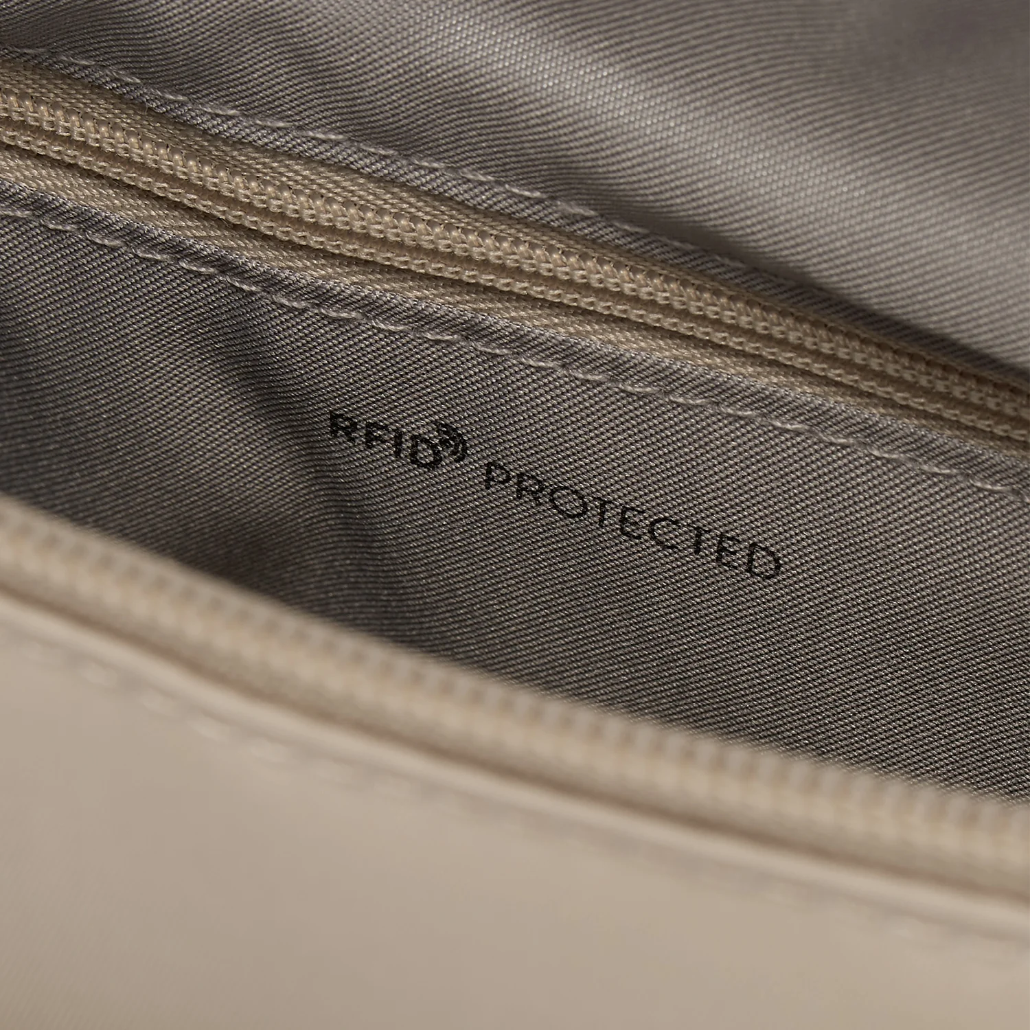 EYE Medium | Crossbody M + RFID - Image 4