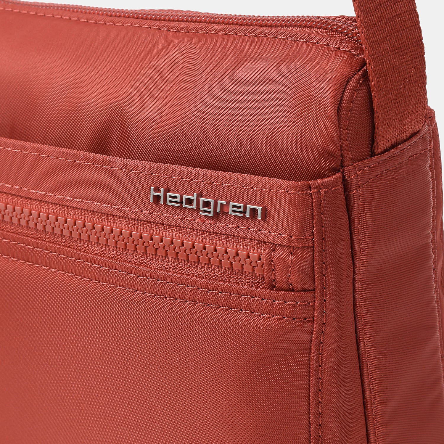 EYE | Crossbody + RFID | 100% Recycled RPET - Image 4