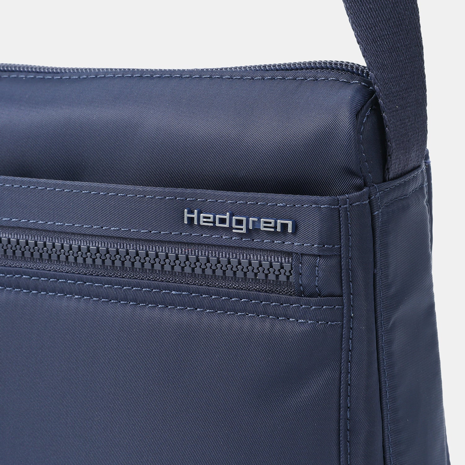 EYE | Crossbody + RFID | 100% Recycled RPET - Image 4