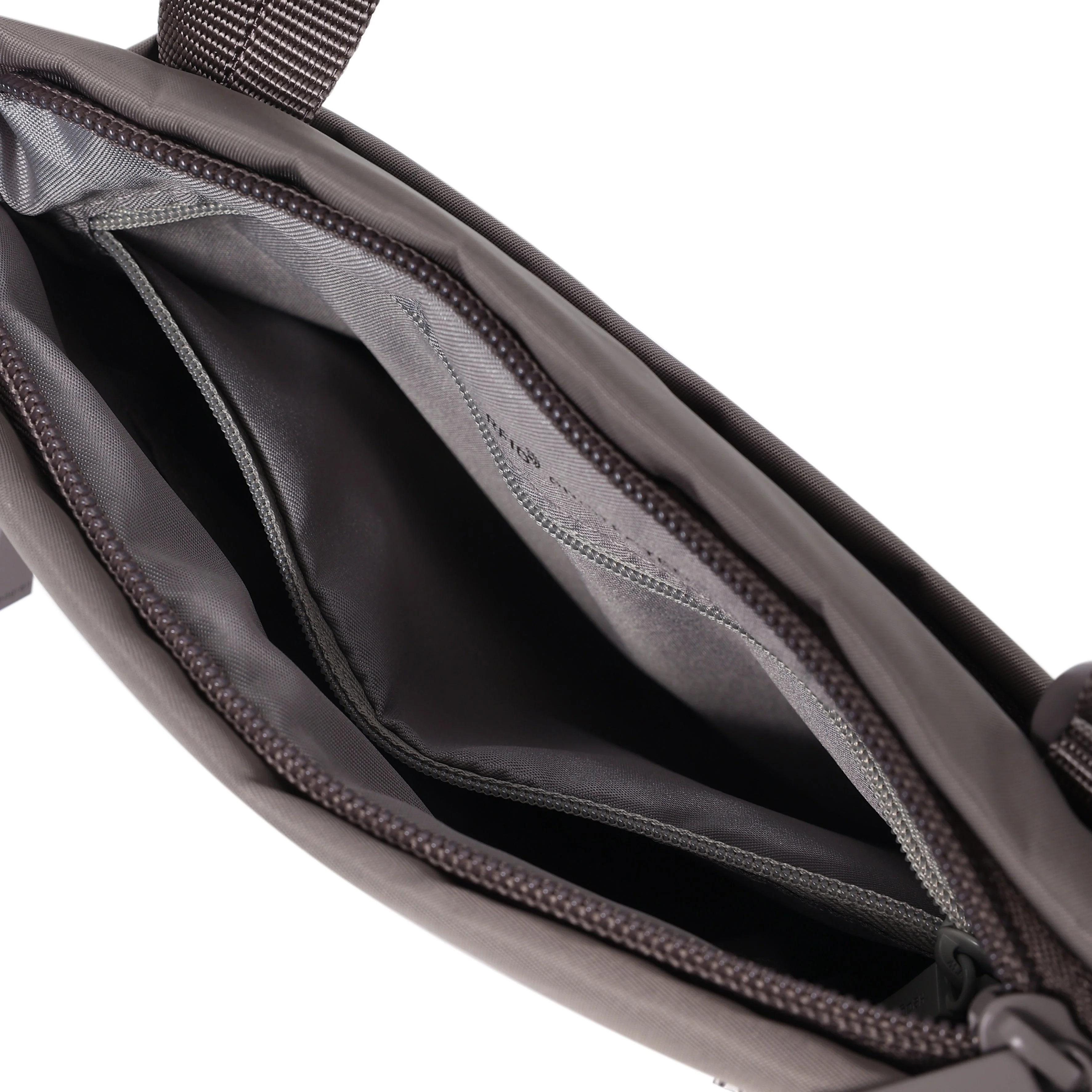 LEONCE | Small Vertical Crossbody + RFID - Image 3