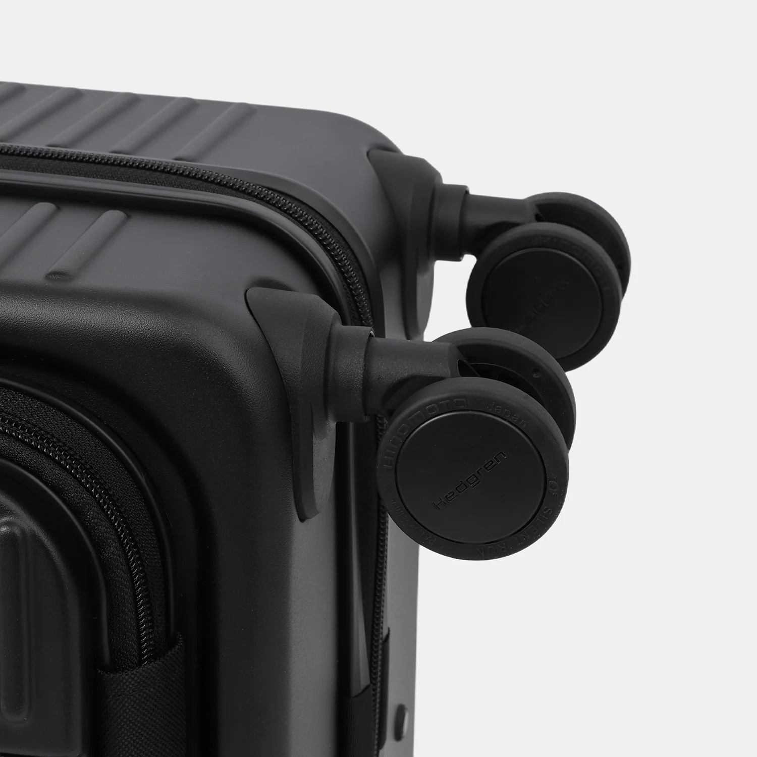 YUNO S FP | Cabin Spinner 55 cm + Front Pocket + TSA - Image 11