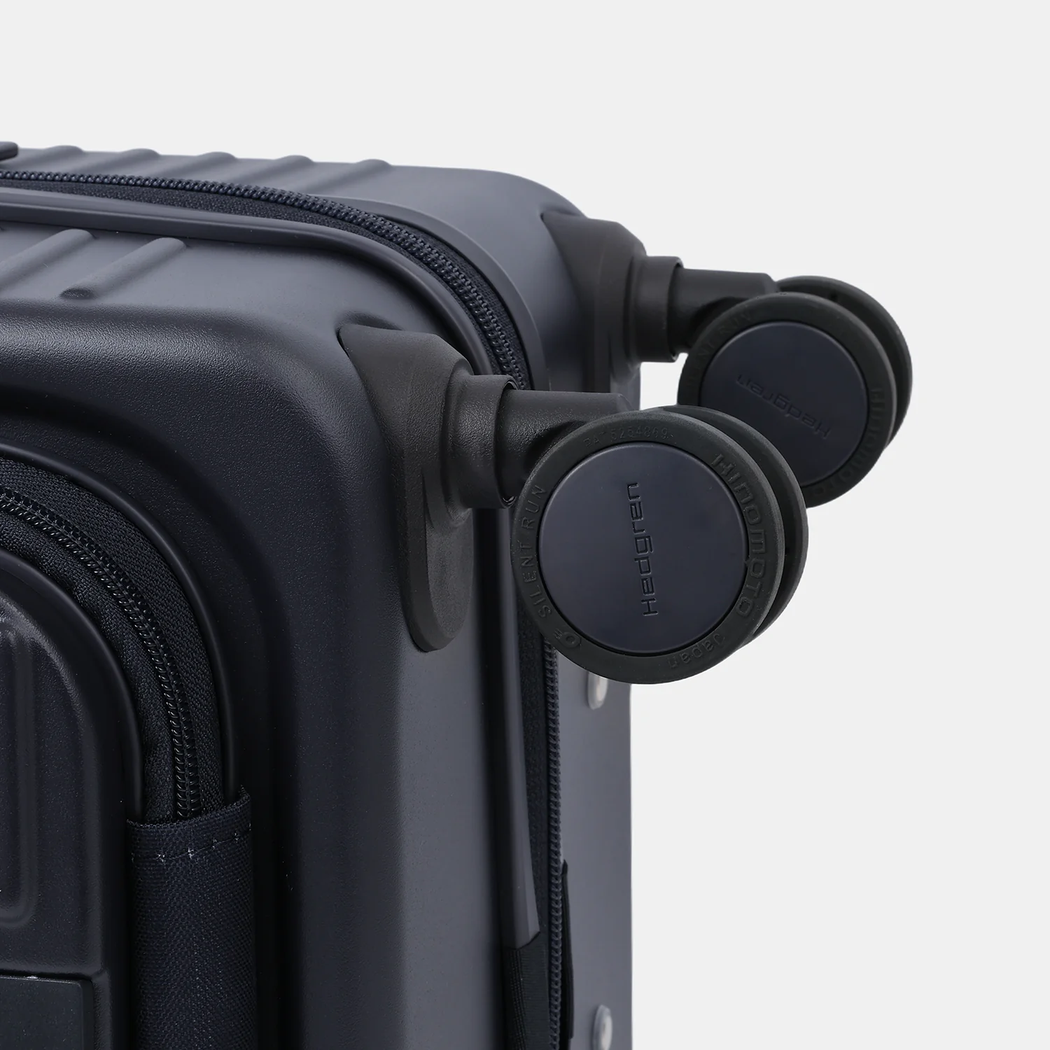 YUNO S FP | Cabin Spinner 55 cm + Front Pocket + TSA - Image 12